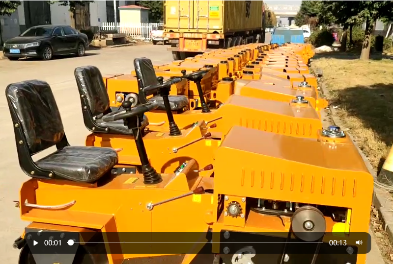 國外客戶定製的小型壓路機發貨