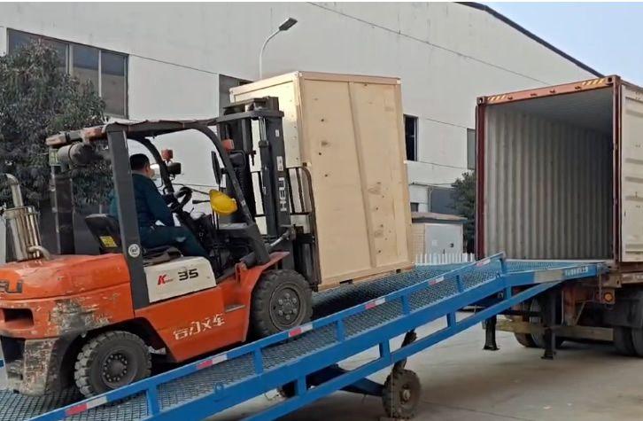 山東greatgoodiesandgifts工程機械30台9米移動照明車出口發貨