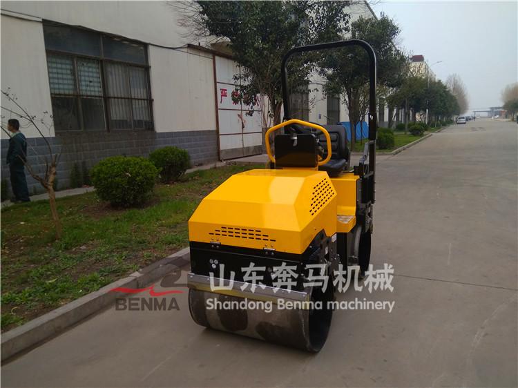 2噸小型壓路機操作竟然這麽簡單!