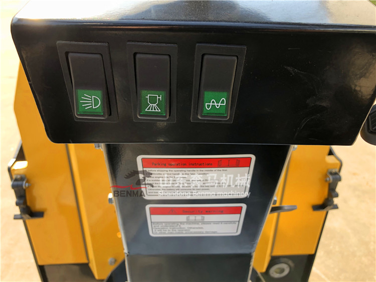 1528855611997421.jpg 1.2噸小型壓路機 (19).JPG